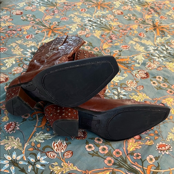 Studded Ariat Cowboy Boots - Picture 4 of 5